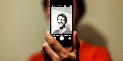 تکنولوژی تشخیص زنده بودن چهره چیست و انواع روش های حمله به این سیستم‌ها